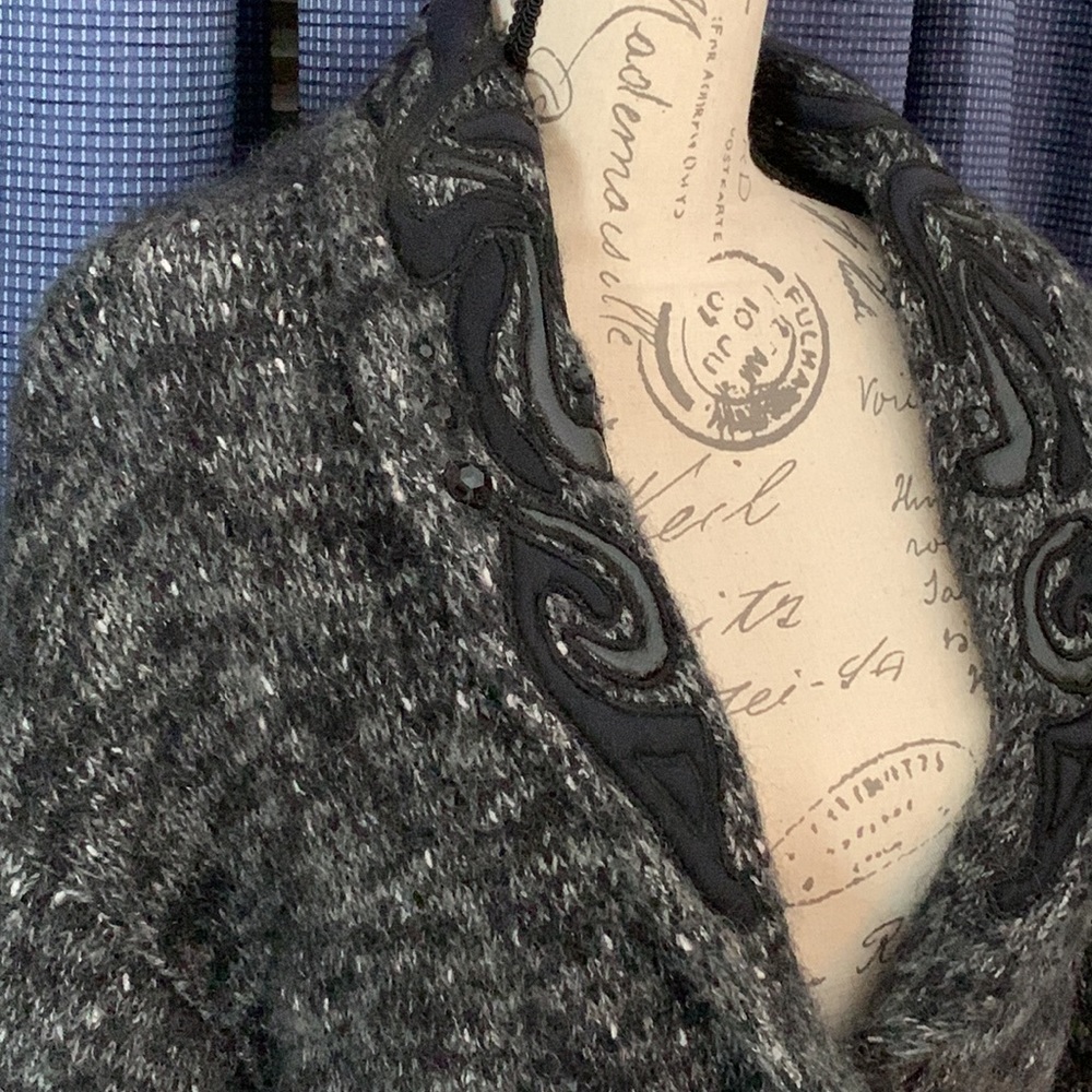 I.B. Diffusion Sweater - Picture 3 of 3